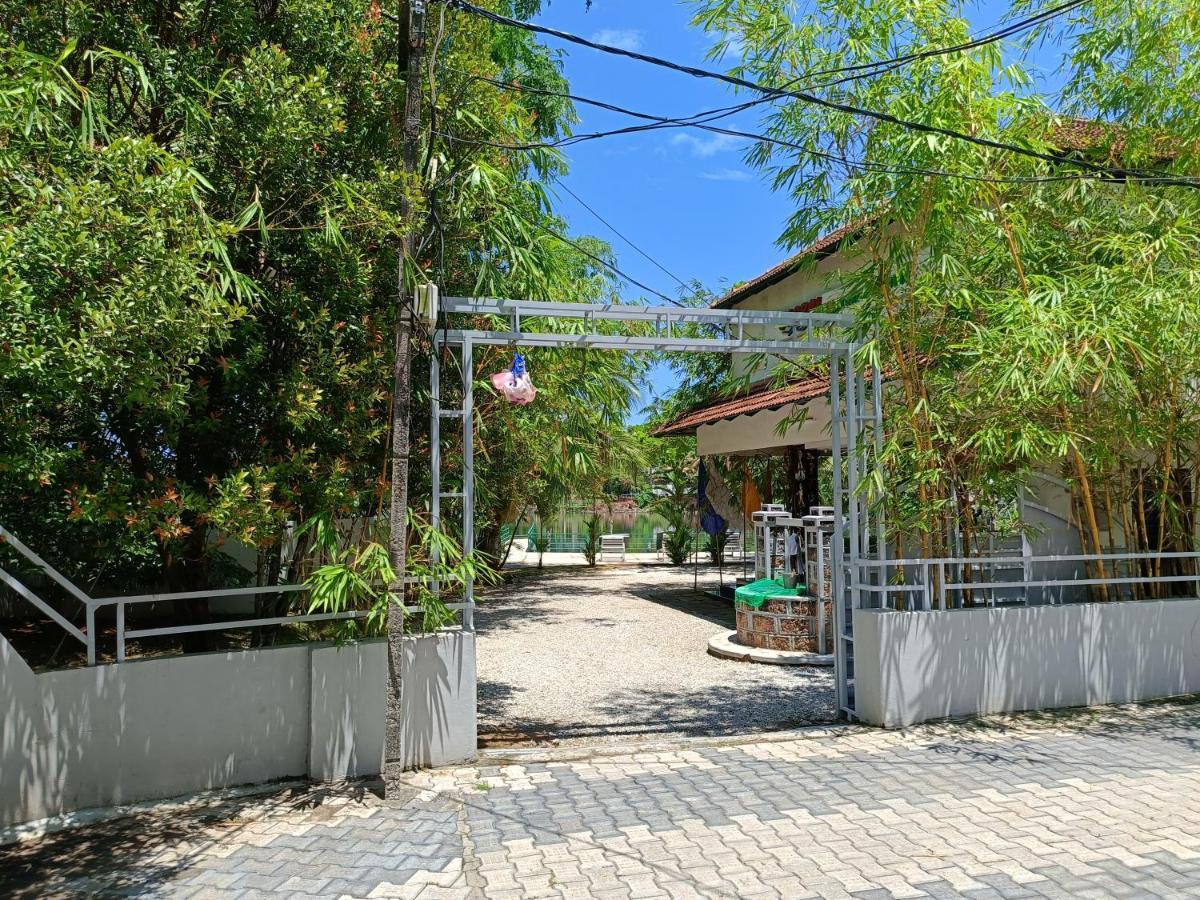 Global Backwater Resort Kollam Exterior photo